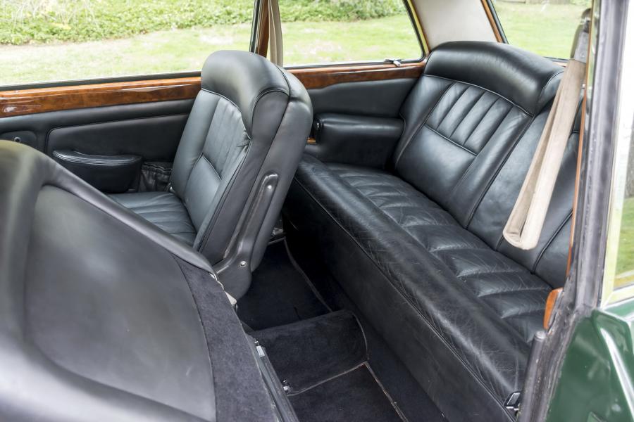 Интерьер Rolls-Royce Corniche Saloon 1971 года  (фото 17 из 18)